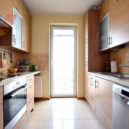 Miedzy Jeziorami Zolta 10a *